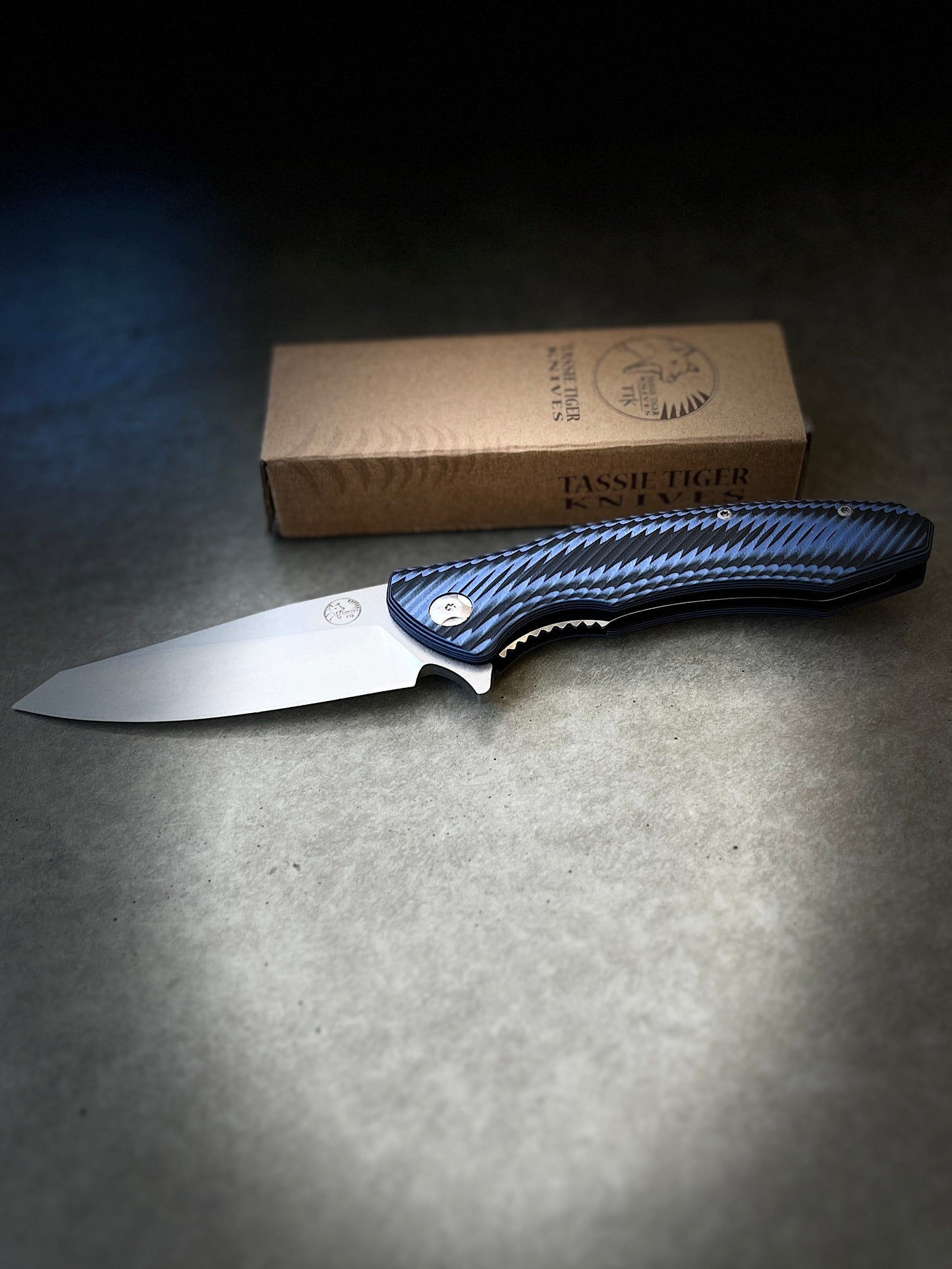 Folding Pocket knife with Blue & Black G10 Handle, 93mm Reverse tanto D2 Blade