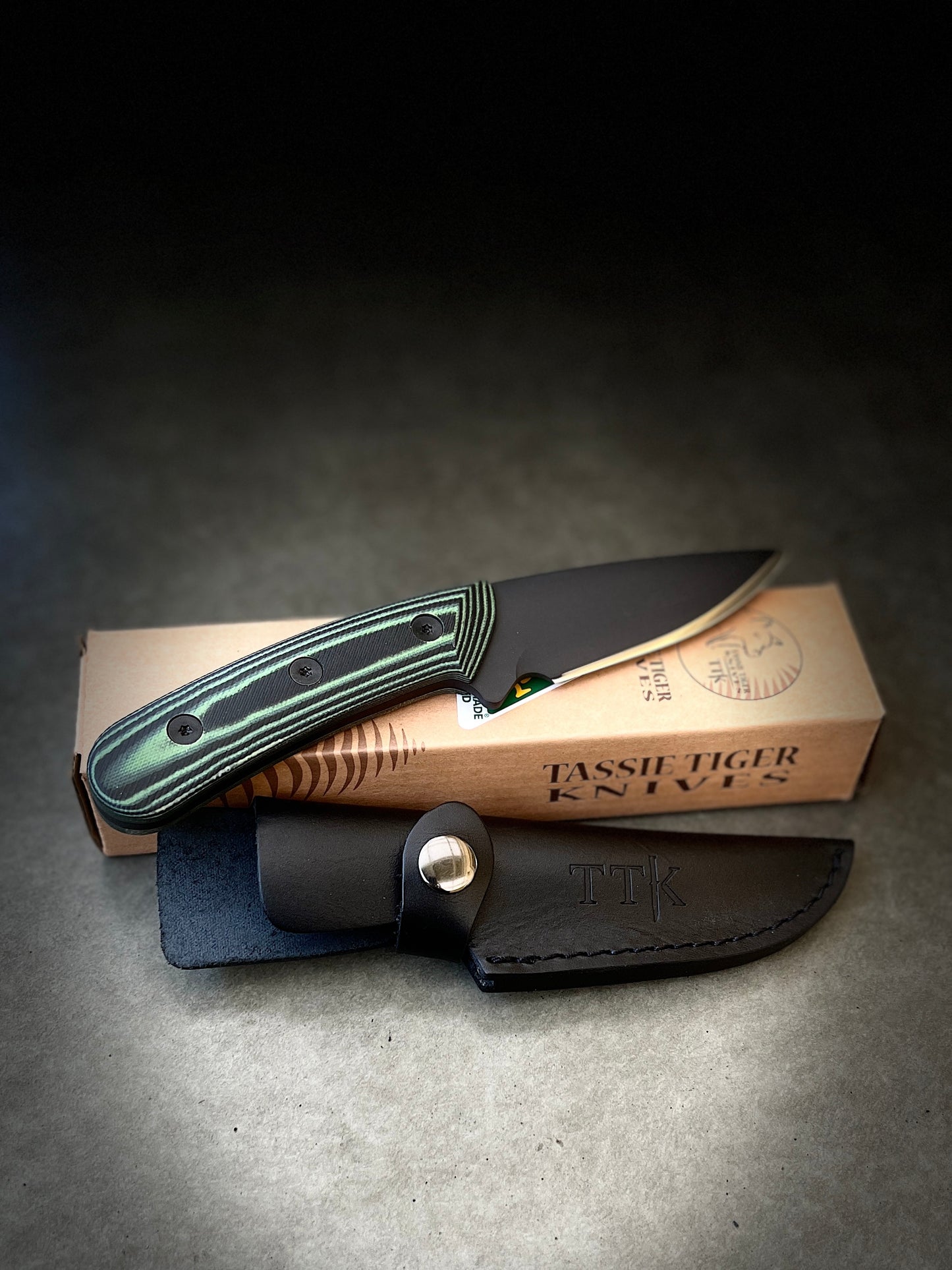 Australian Made Fixed Blade Skinning Knife – Green Handle