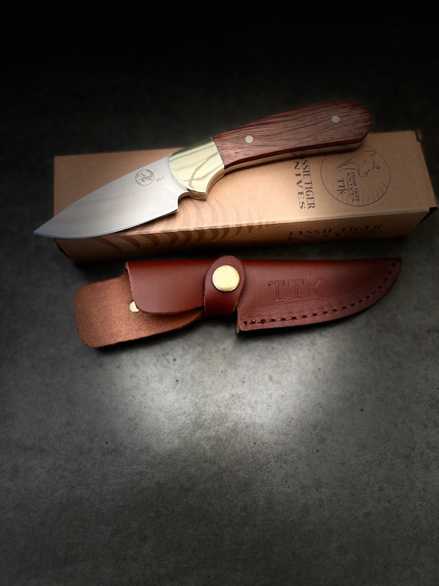 Fixed Blade Skinning / Hunting Knife with Wooden Handle, 76mm 9CR Steel Blade with Leather Sheath